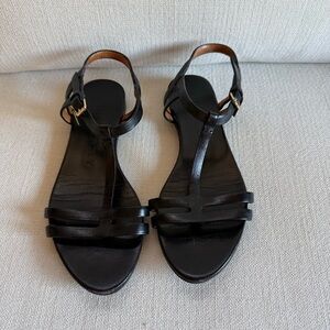 Gorgeous black leather flat Burberry sandals with gold details size 38
